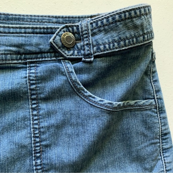 Avenue Medium Rise Stretch Blue Jean Shorts - Picture 4 of 10